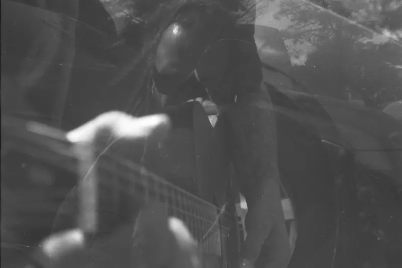 Kodak Retina - wielokrotna ekspozycja, zdjęcie auta i gitary