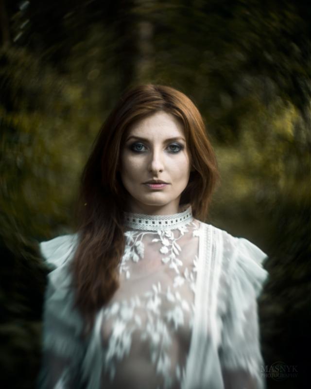 Portret Imago Mortis w parku