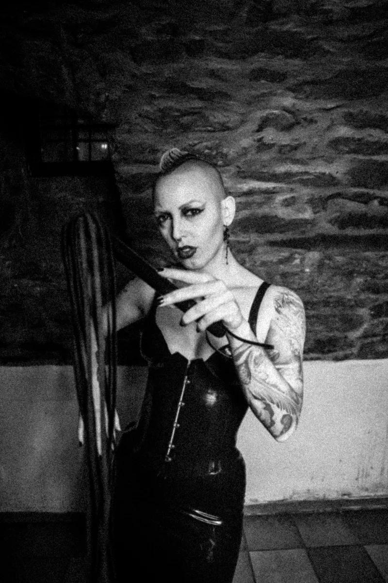 Portrait of a person in a latex outfit during a photo session in Sinsheim