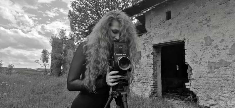 Fotograf mit Mamiya RB67 Kamera in Samborowice