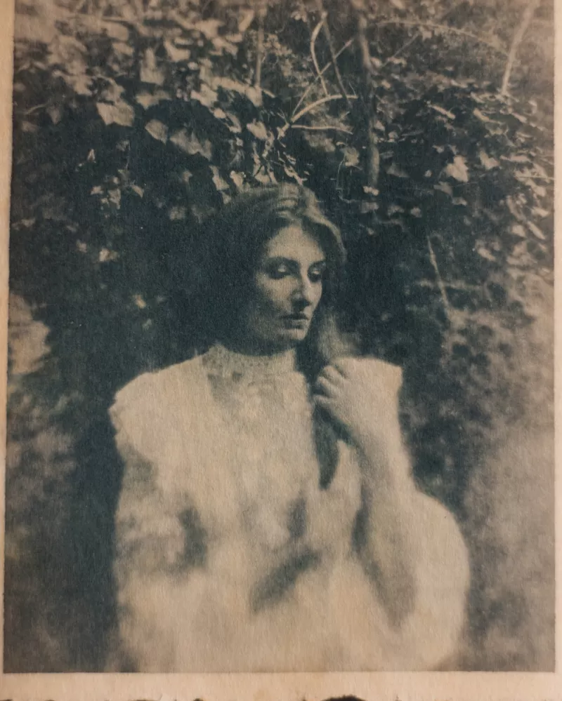 Cyanotypie-Porträt einer Frau im Vintage-Stil