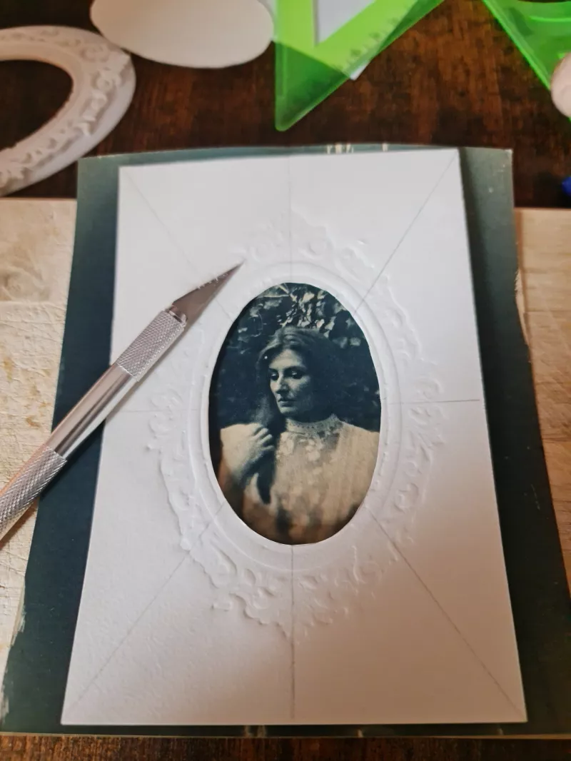 Vintage Cyanotypie-Porträt in dekorativem Rahmen