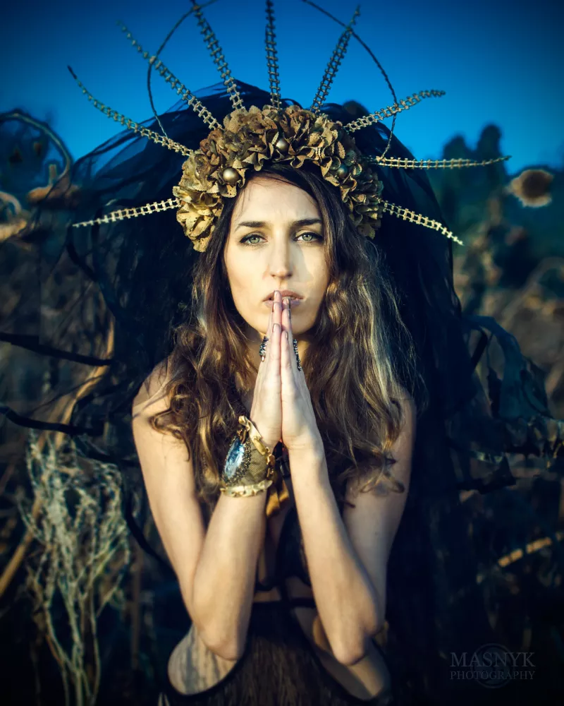 Kobieca sesja zdjęciowa w plenerze