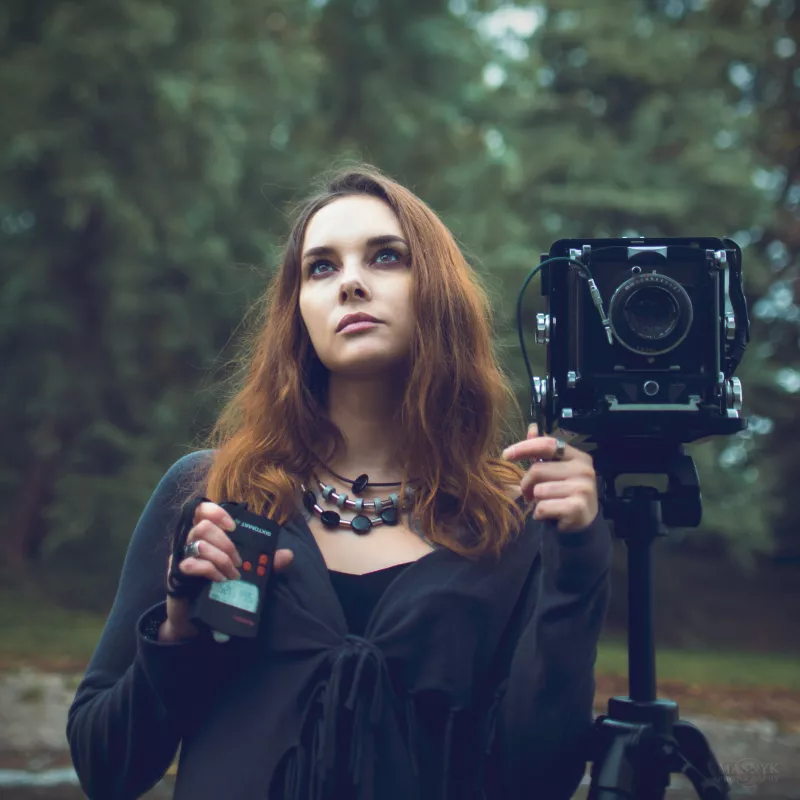  Photo of a woman taking a picture with a large-format camera. 