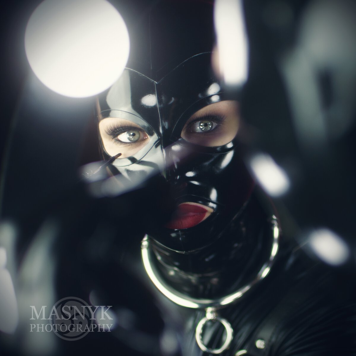 Woman wearing a collar and latex mask